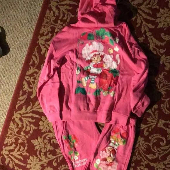 Licensed Strawberry Shortcake sweat outfits, hoodie and sweatpants. - Picture 3 of 3
